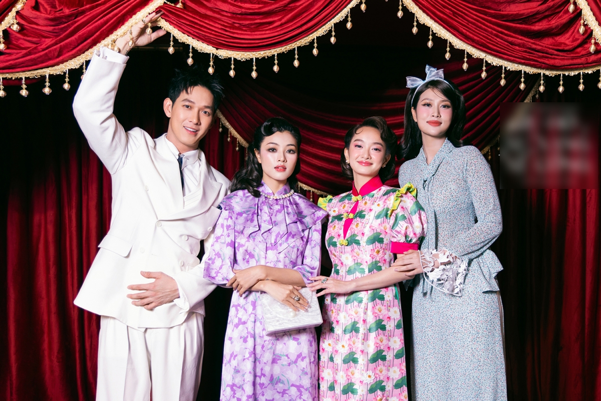 dan giai nhan lang giai tri hoi ngo trong show thoi trang ton vinh van hoa viet hinh anh 5