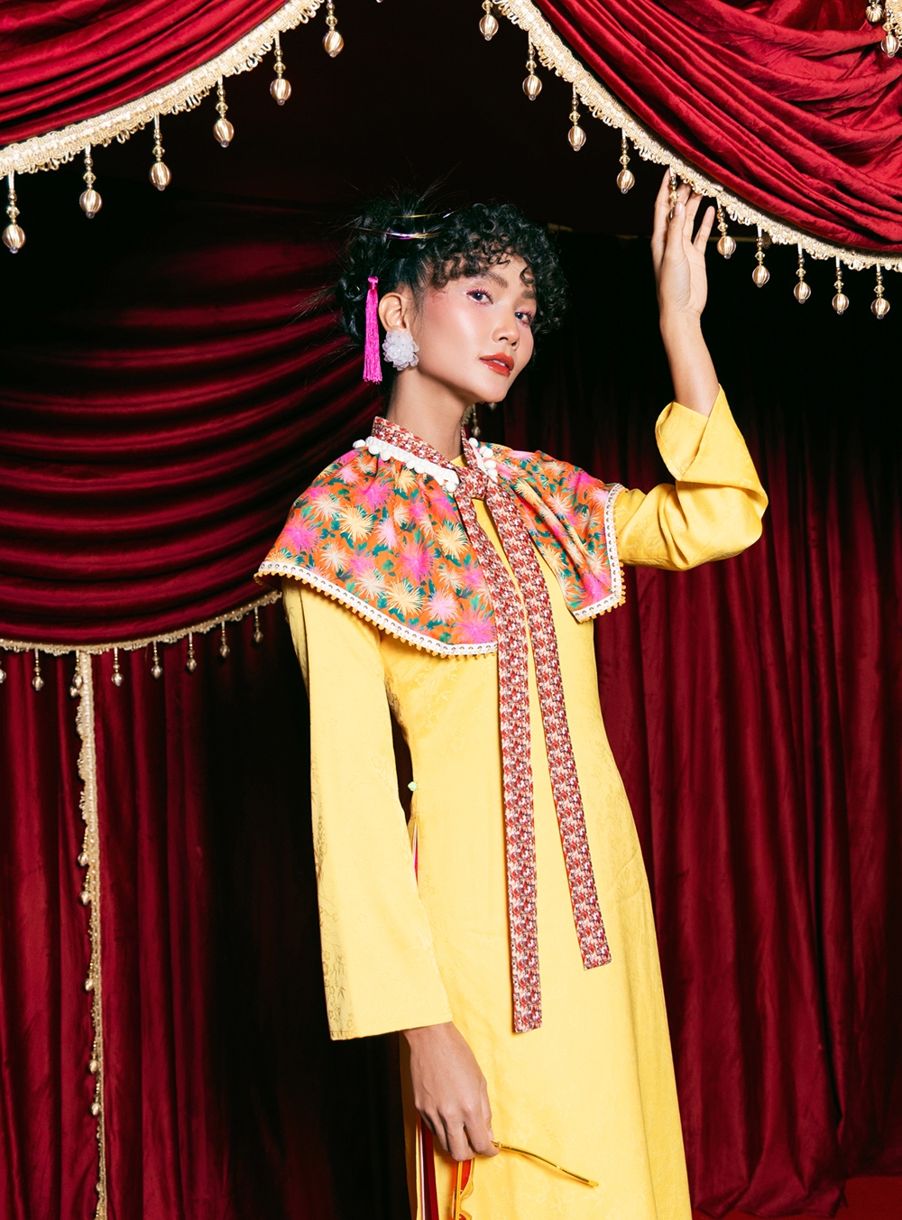dàn giai nhân làng giải trí hội ngộ trong show thời trang tôn vinh văn hóa việt hình ảnh 3 dan giai nhan lang giai tri hoi ngo trong show thoi trang ton vinh van hoa viet hinh anh 3