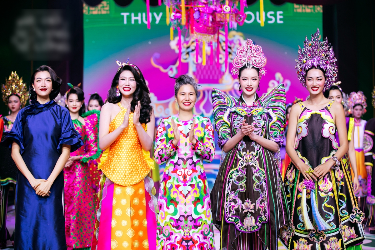 dàn giai nhân làng giải trí hội ngộ trong show thời trang tôn vinh văn hóa việt hình ảnh 10 dan giai nhan lang giai tri hoi ngo trong show thoi trang ton vinh van hoa viet hinh anh 10