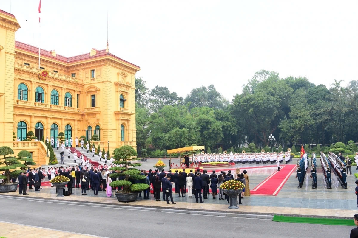 bulgarian president rumen radev warmly welcomed in hanoi on official visit picture 1 bulgarian president rumen radev warmly welcomed in hanoi on official visit picture 1