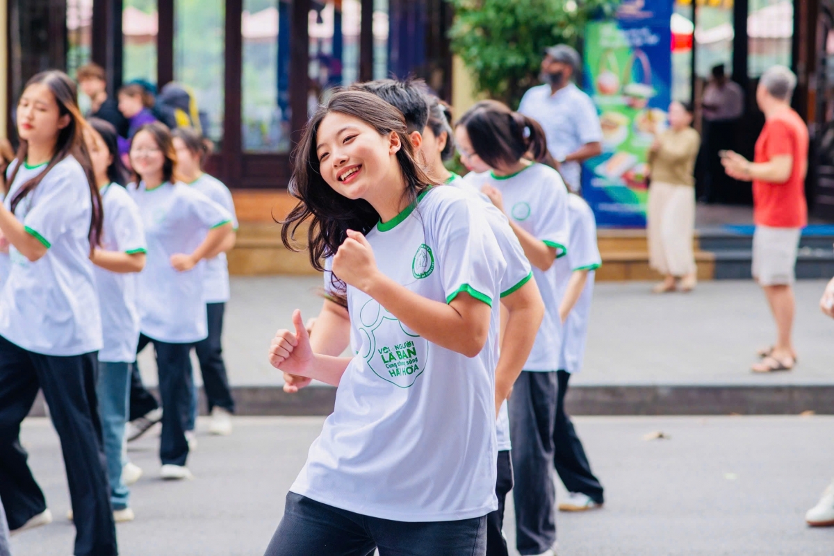 5.000 nguoi nhay flashmob lan toa thong diep bao ve rung va dong vat hoang da hinh anh 7