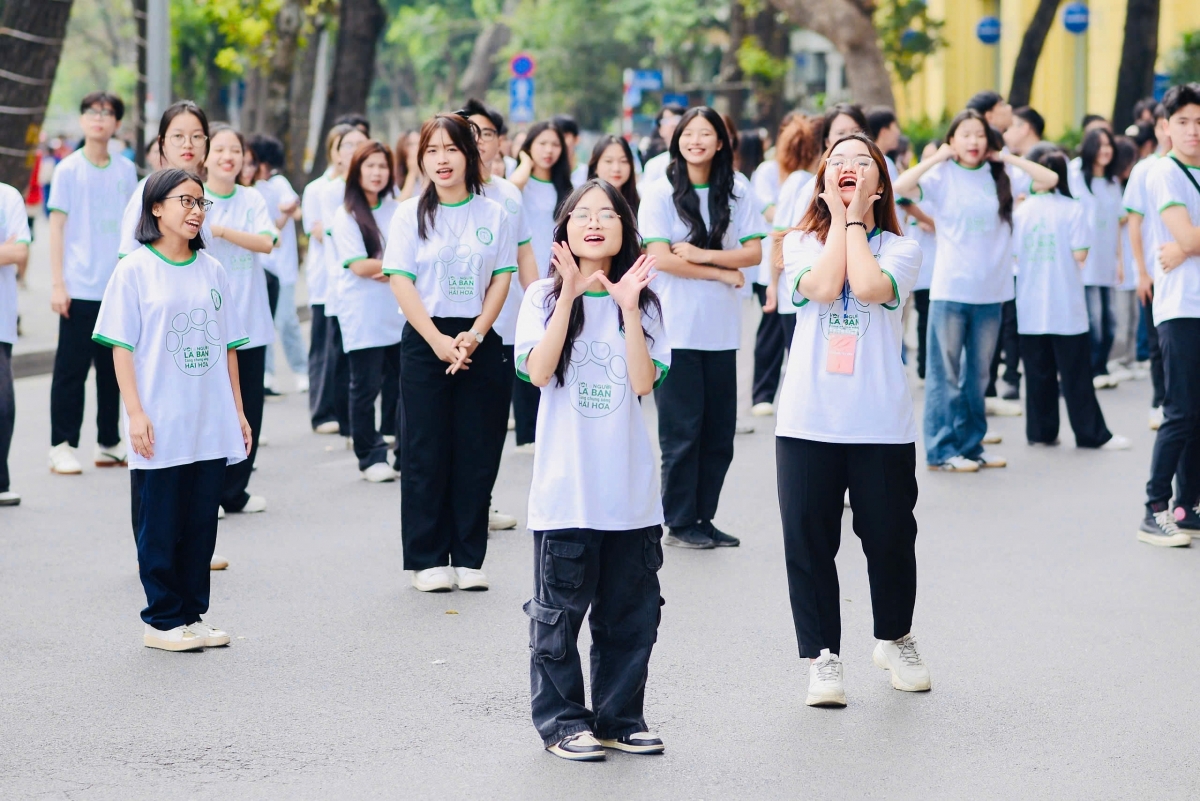 5.000 nguoi nhay flashmob lan toa thong diep bao ve rung va dong vat hoang da hinh anh 2