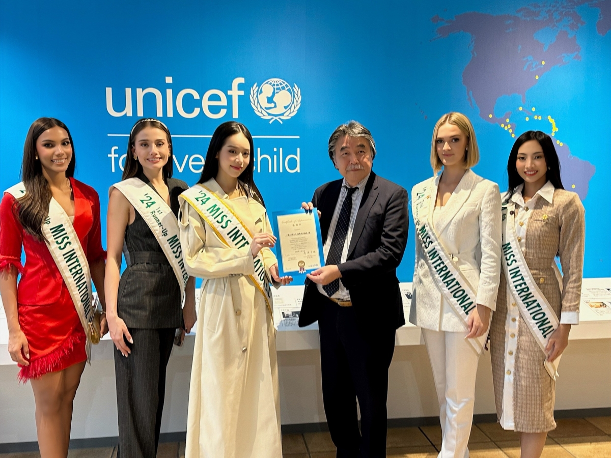 hoa hau thanh thuy den tham tru so unicef tai nhat ban hinh anh 1