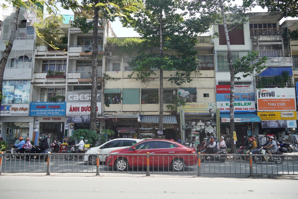 nguoi dan lo lang khi song trong chung cu xuong cap tram trong hinh anh 3