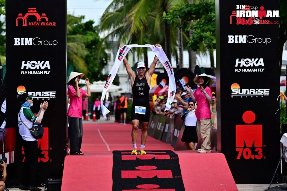 bim group ironman 70.3 phu quoc 2024 chiem tron tinh cam cua van dong vien hinh anh 1