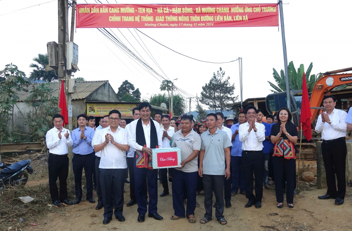 phó trưởng ban nội chính trung ương dự ngày hội đại đoàn kết dân tộc tại sơn la hình ảnh 2 pho truong ban noi chinh trung uong du ngay hoi dai doan ket dan toc tai son la hinh anh 2