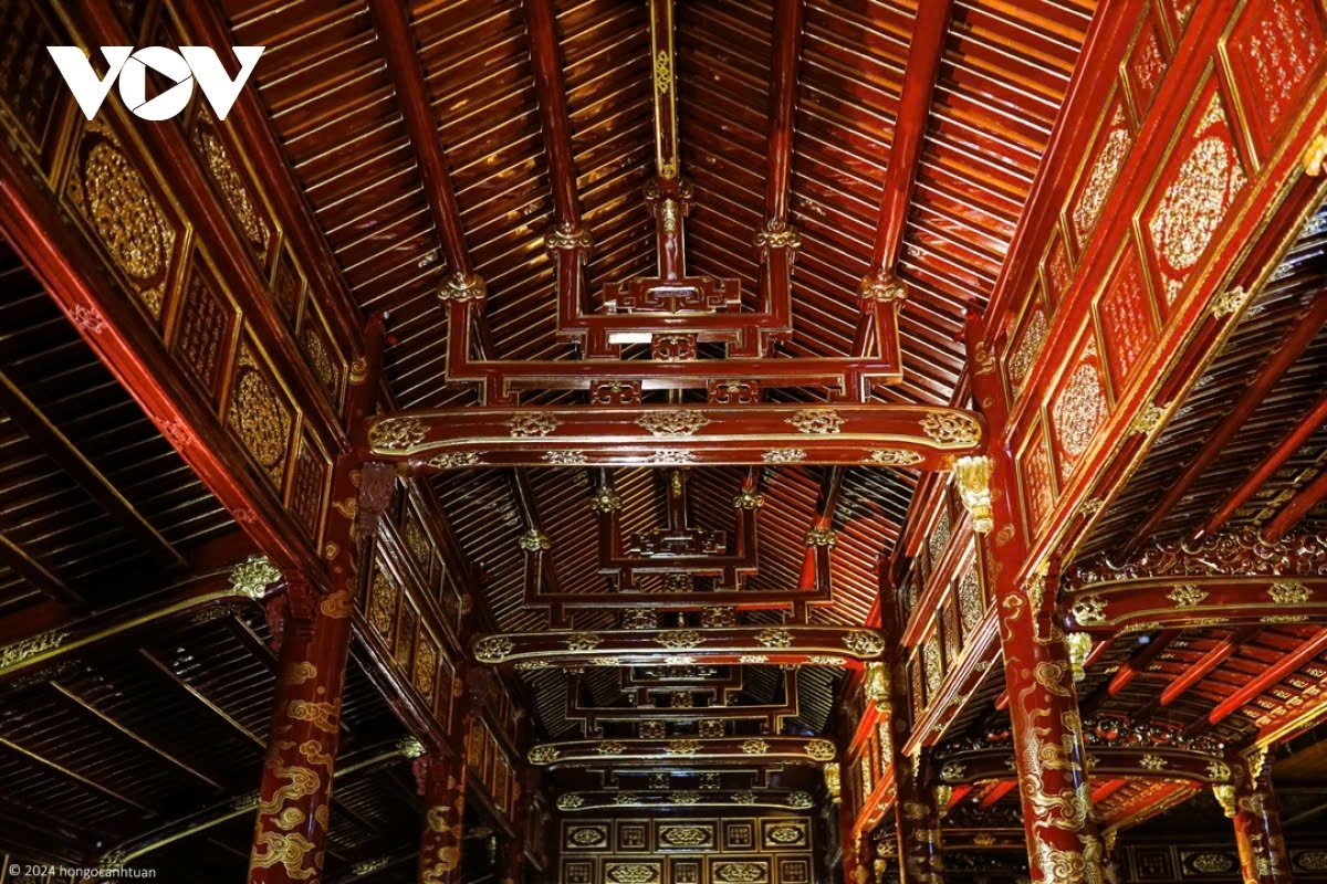 restoration of the thai hoa palace in close-up picture 2