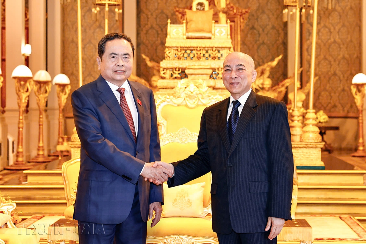chủ tịch quốc hội trần thanh mẫn yết kiến quốc vương campuchia norodom sihamoni hình ảnh 1 chu tich quoc hoi tran thanh man yet kien quoc vuong campuchia norodom sihamoni hinh anh 1