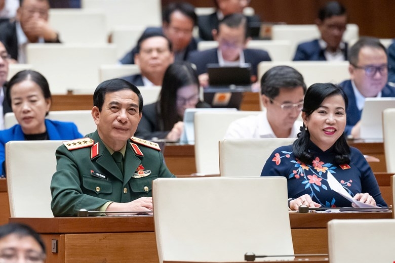 Quốc hội quyết định cấp tướng quân đội không quá 415 người, tăng tuổi nghỉ hưu của sĩ quan