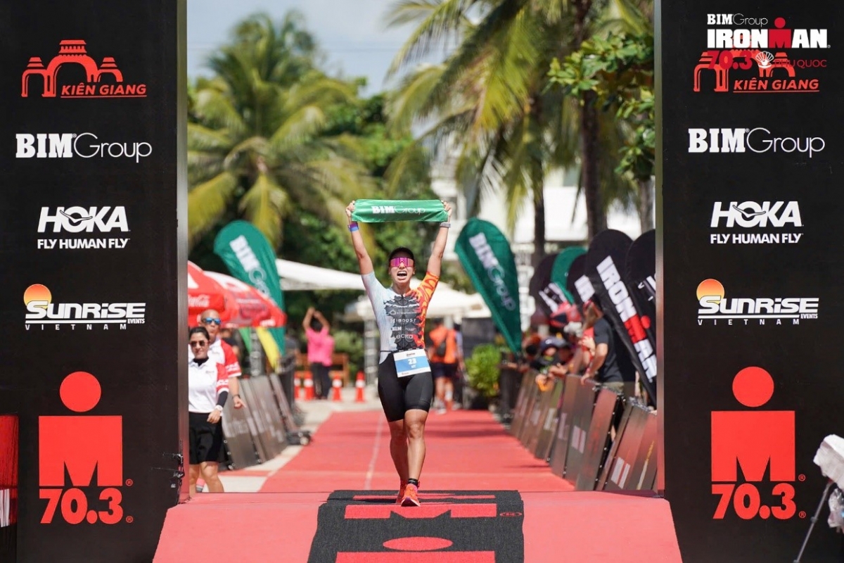 bim group ironman 70.3 phu quoc 2024 chiem tron tinh cam cua van dong vien hinh anh 2