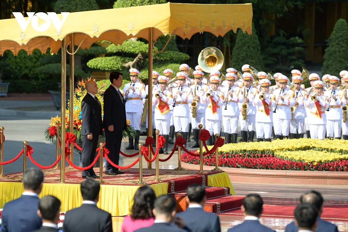 cambodian king norodom sihamoni warmly welcomed in hanoi on two-day visit picture 3 cambodian king norodom sihamoni warmly welcomed in hanoi on two-day visit picture 3