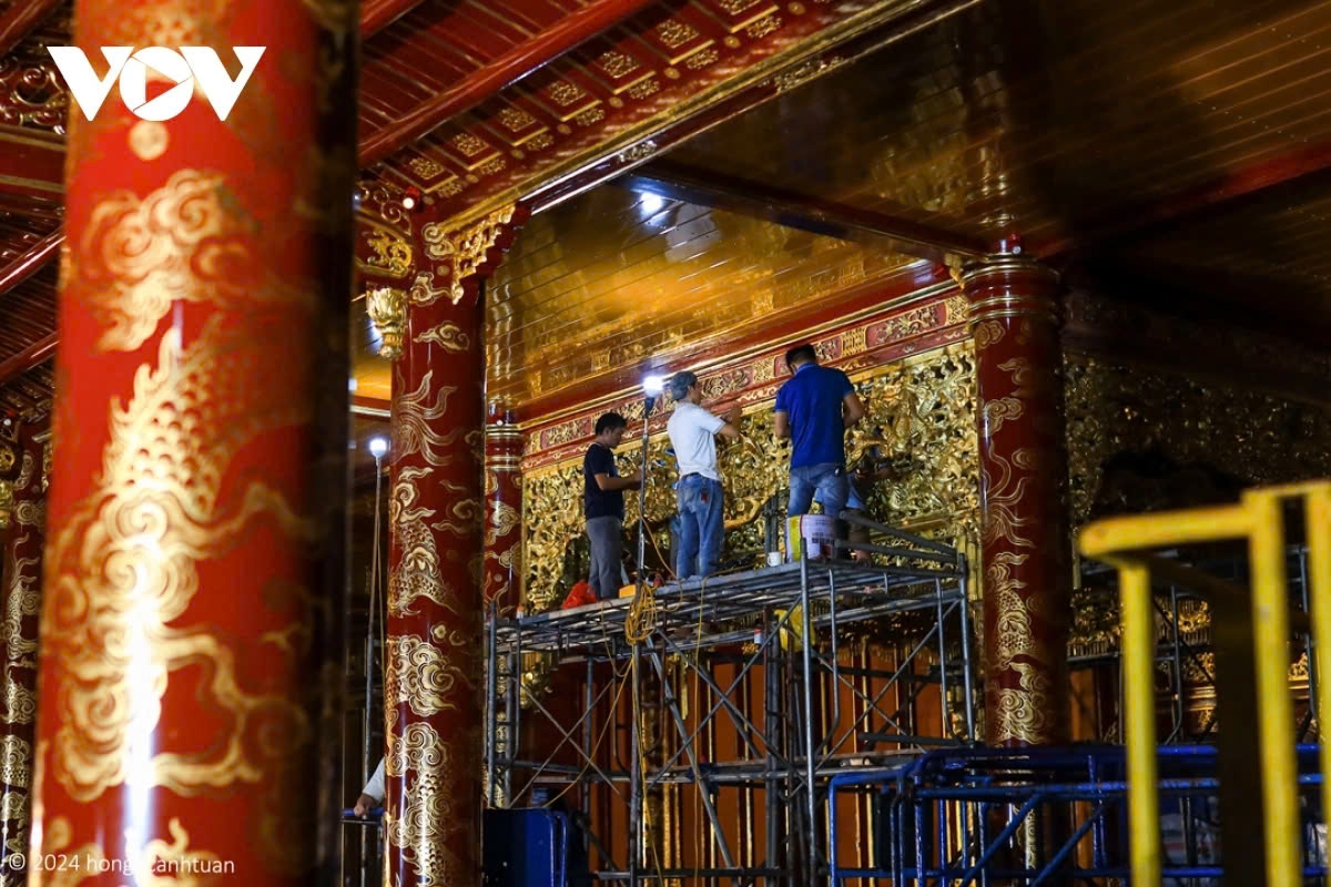 restoration of the thai hoa palace in close-up picture 3