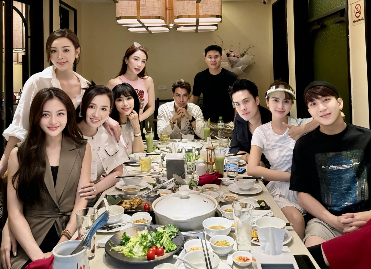 sao việt 12 11 Đăng khôi mua túi hiệu tặng vợ bầu hình ảnh 3 sao viet 12 11 Dang khoi mua tui hieu tang vo bau hinh anh 3