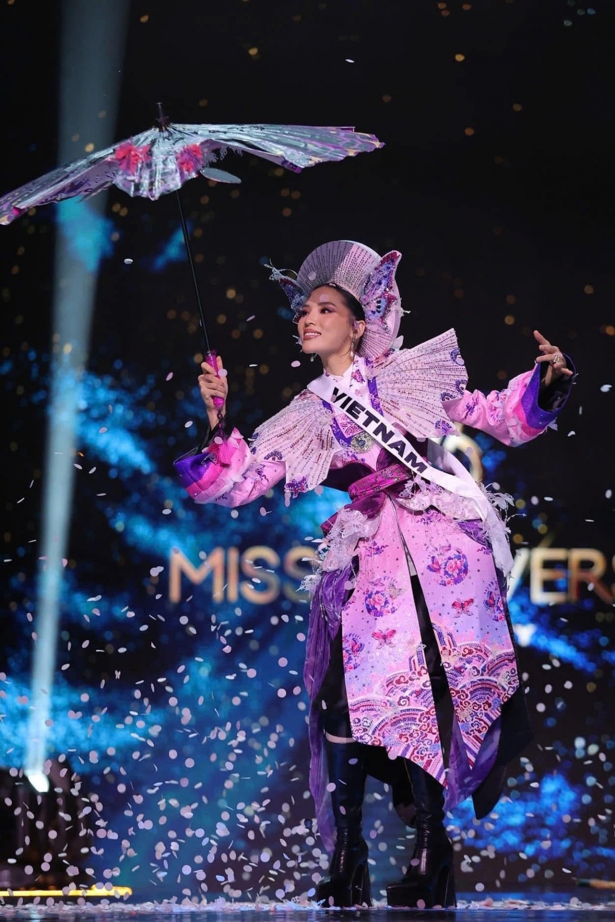 ky duyen lot top 3 trinh dien trang phuc dan toc tai miss universe 2024 hinh anh 2