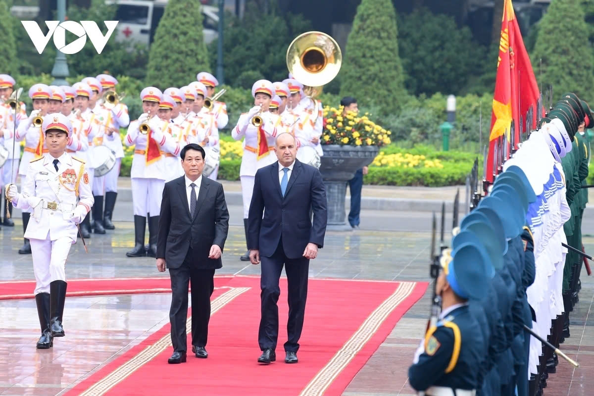 bulgarian president rumen radev warmly welcomed in hanoi on official visit picture 5 bulgarian president rumen radev warmly welcomed in hanoi on official visit picture 5