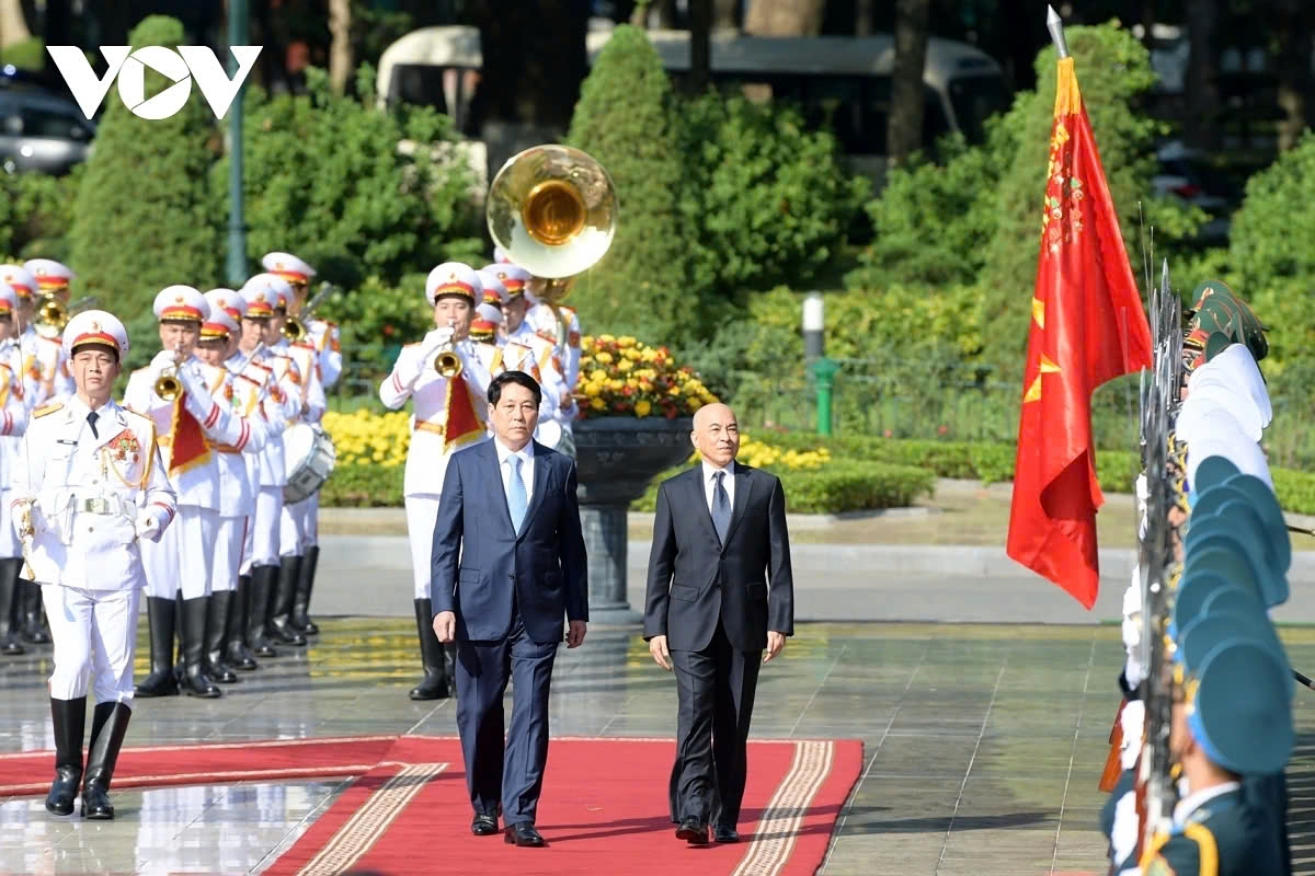 cambodian king norodom sihamoni warmly welcomed in hanoi on two-day visit picture 5 cambodian king norodom sihamoni warmly welcomed in hanoi on two-day visit picture 5