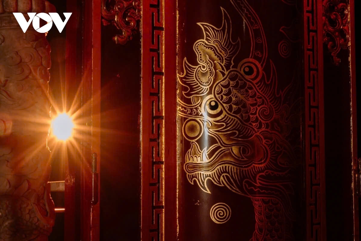 restoration of the thai hoa palace in close-up picture 6