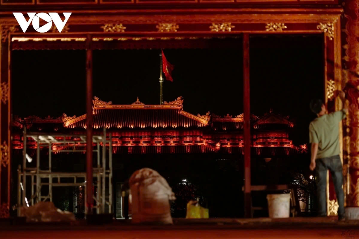restoration of the thai hoa palace in close-up picture 8