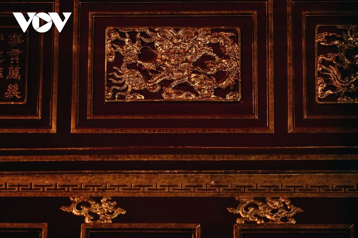 restoration of the thai hoa palace in close-up picture 9