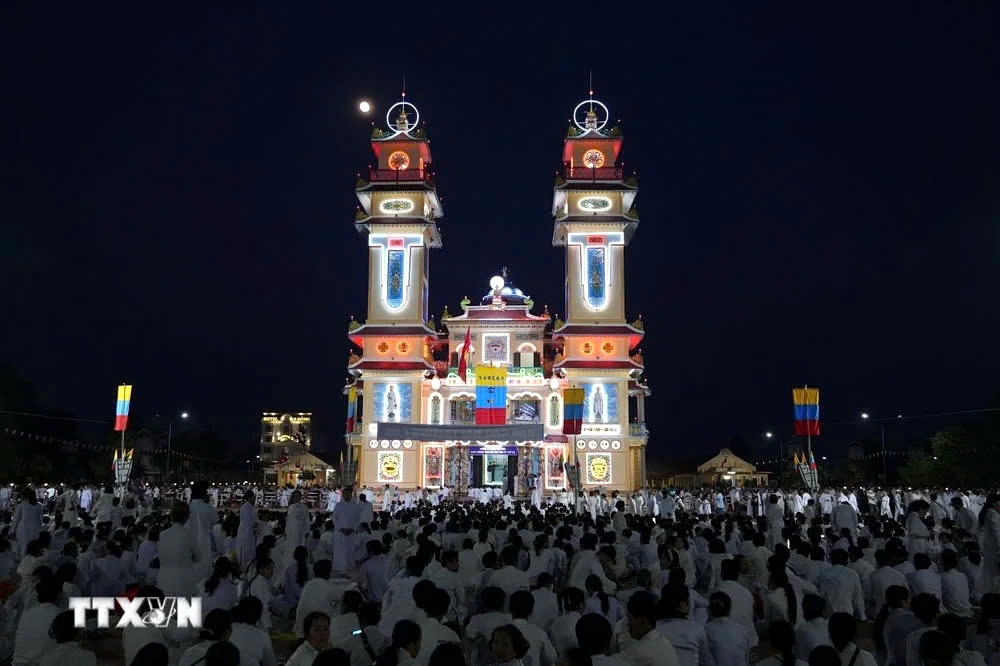 50,000 converge on cao dai holy see to mark the sect s centenary anniversary picture 1