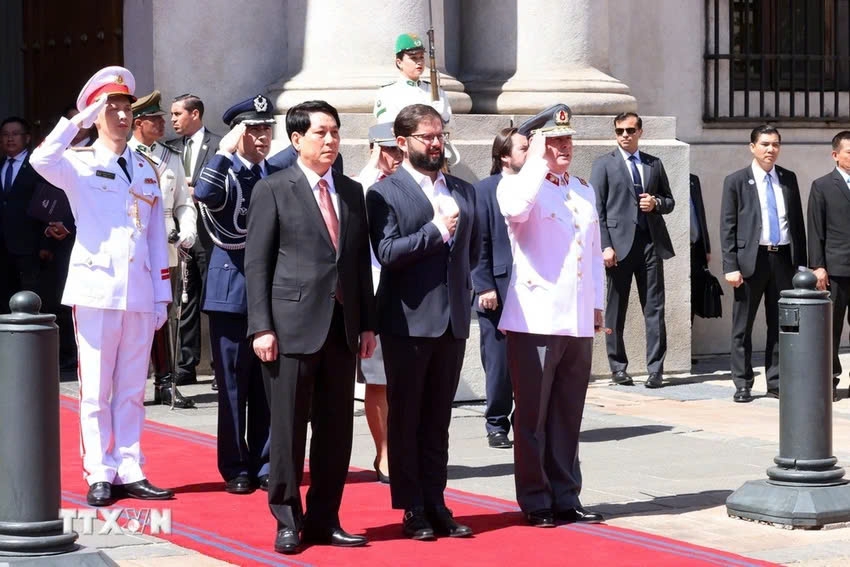 vietnamese president warmly welcomed in santiago de chile on official visit picture 1