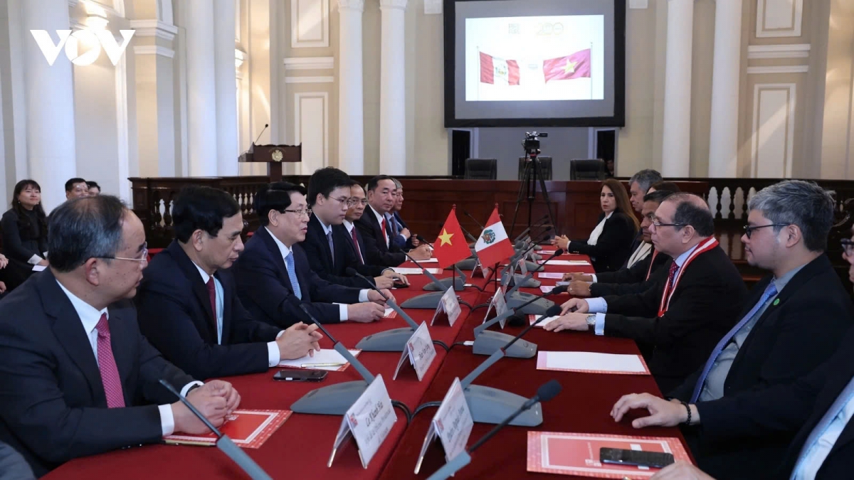 state leader meets president of peru s supreme court in lima picture 1