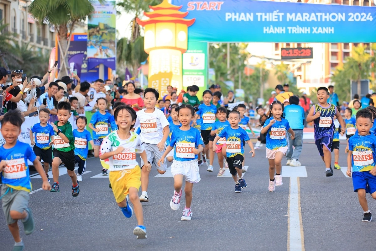 Hàng trăm vận động viên nhí tham dự giải chạy bộ - Phan Thiết Marathon 2024