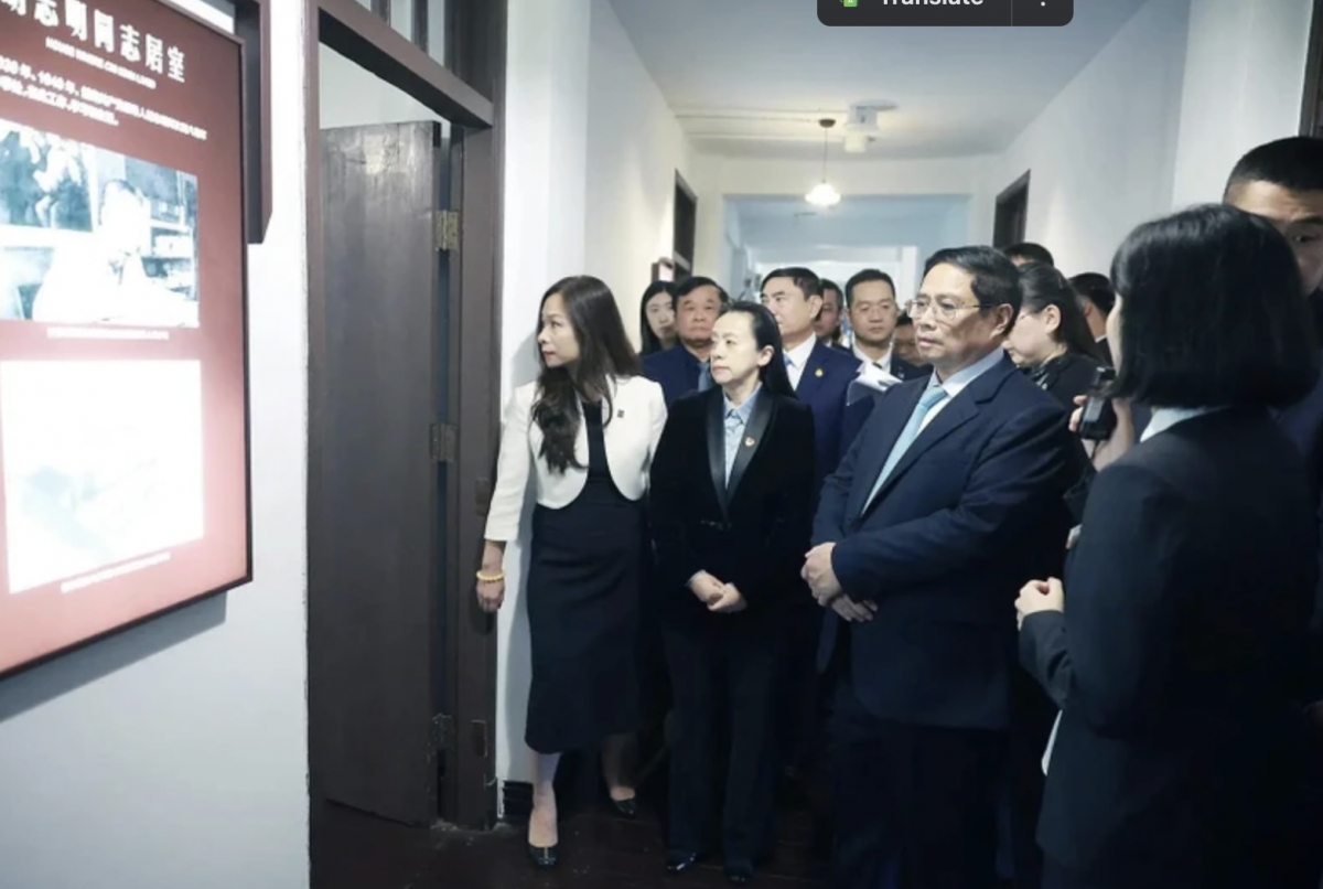 pm visits president ho chi minh-related relic site in china s chongqing city picture 1