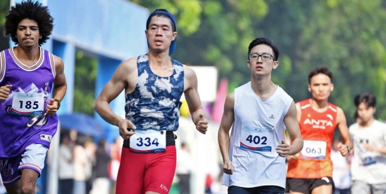 thousands of vietnamese and foreign youths join int l youth day picture 1