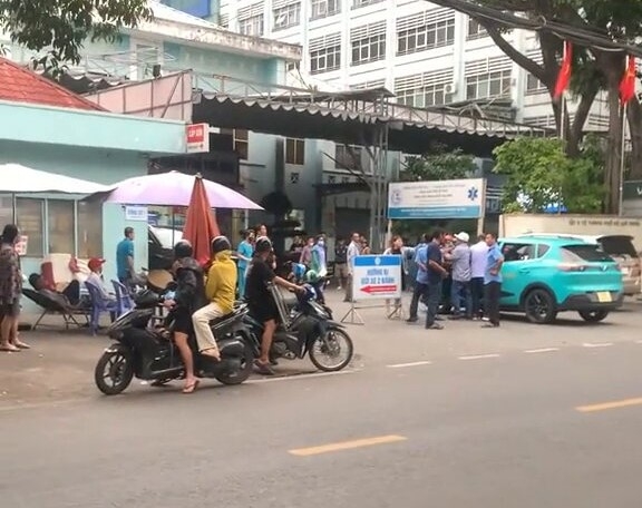 Điều tra vụ 4 người đàn ông tấn công lái xe taxi trong một bệnh viện tại TP.HCM