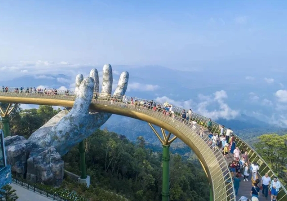 Vietnam’s stunning Golden Bridge, Ba Den Mount on British publication