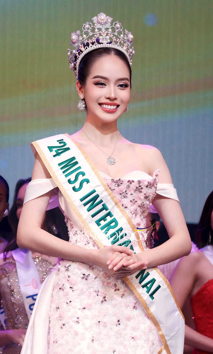 vietnamese beauty queens crowned at global contests picture 1