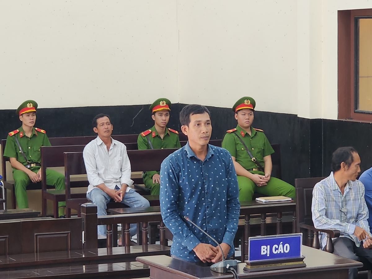 khai thác cát lậu 2 lần, nhận 9 tháng tù giam hình ảnh 1 khai thac cat lau 2 lan, nhan 9 thang tu giam hinh anh 1