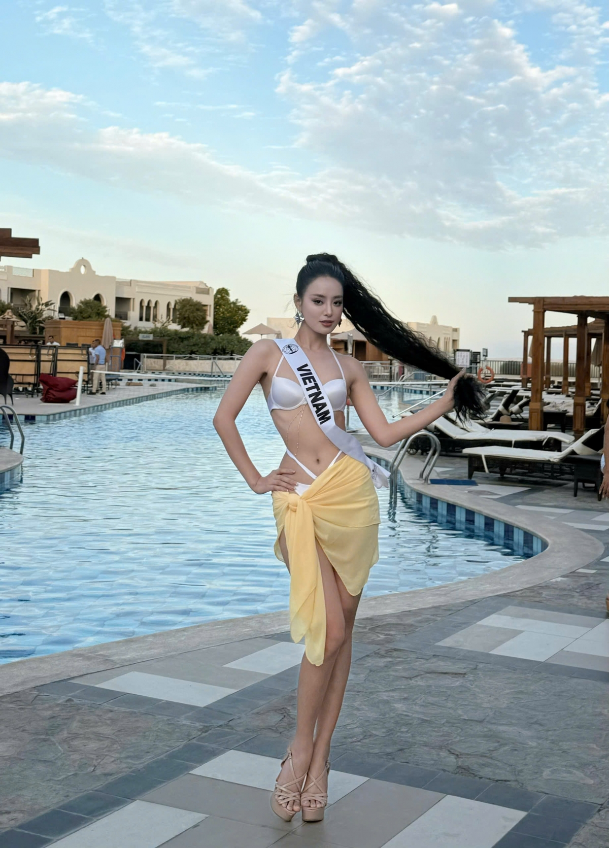 Bùi Khánh Linh khoe dáng quyến rũ tại Miss Intercontinental 2024 - Ảnh 1