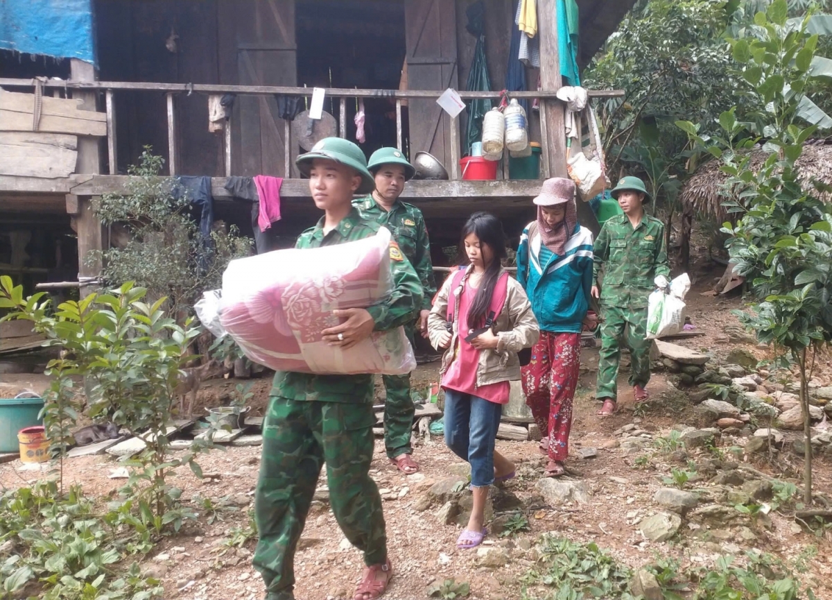 quảng bình khẩn trương di dời người dân sống dưới ngọn núi bị nứt hình ảnh 4 quang binh khan truong di doi nguoi dan song duoi ngon nui bi nut hinh anh 4