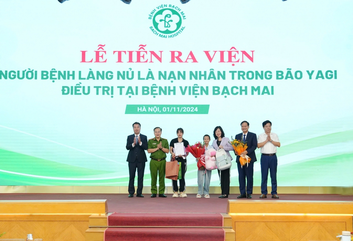 cô bé làng nủ được xuất viện hình ảnh 1 co be lang nu duoc xuat vien hinh anh 1