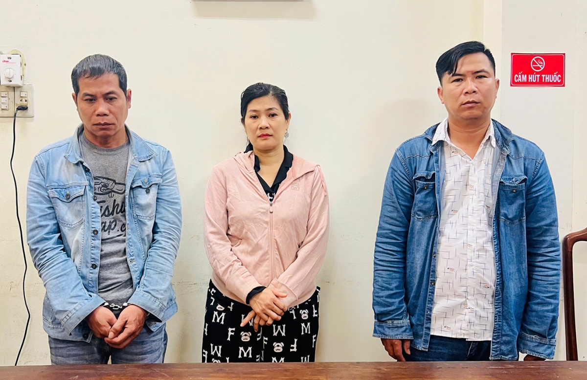 bắt nhóm đối tượng lừa đảo bằng vàng kém chất lượng hình ảnh 1 bat nhom doi tuong lua dao bang vang kem chat luong hinh anh 1