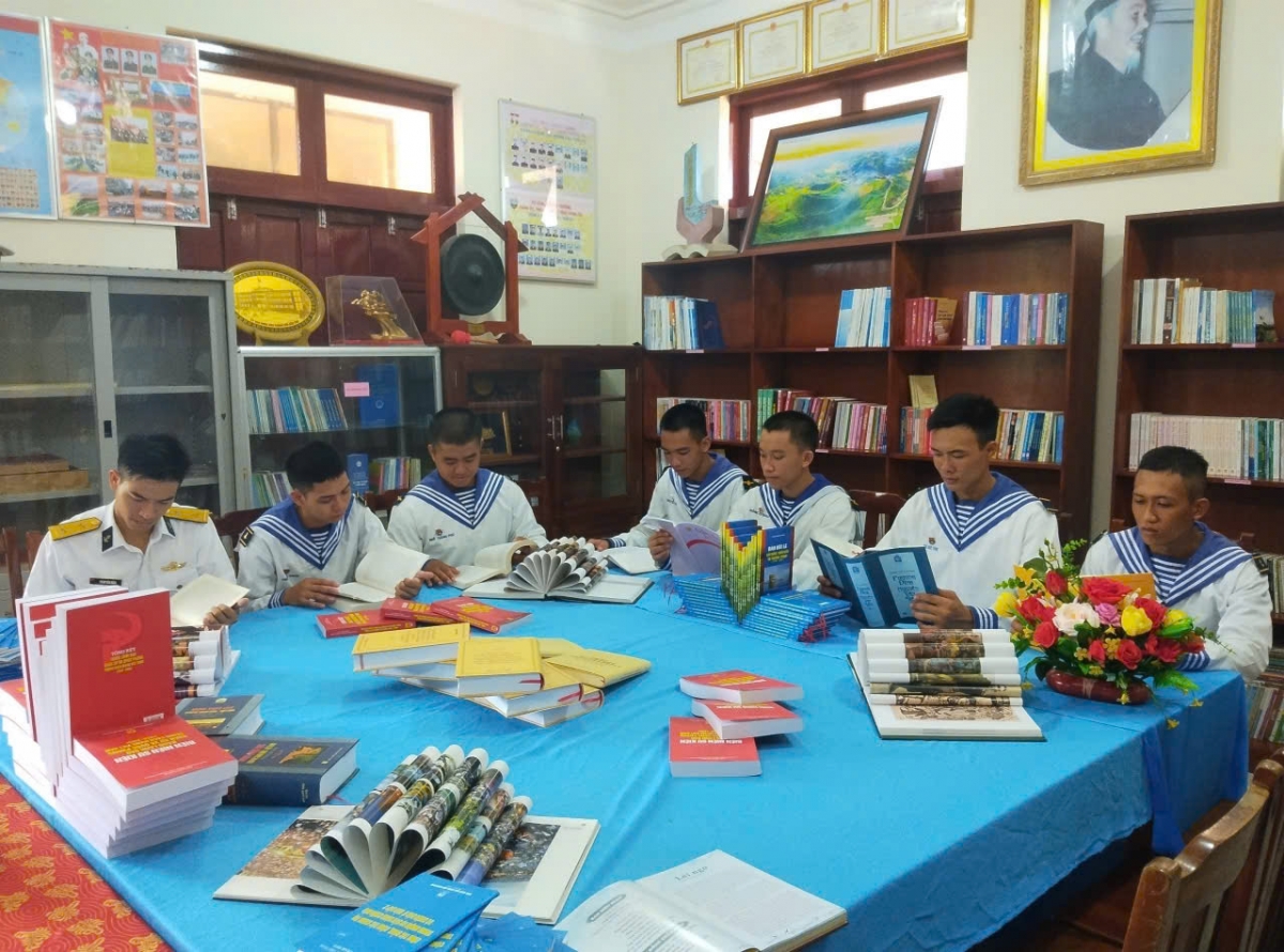nang cao nhan thuc phap luat cho can bo, chien si vung 4 hai quan hinh anh 2 nang cao nhan thuc phap luat cho can bo, chien si vung 4 hai quan hinh anh 2