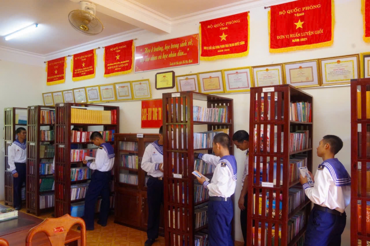 nang cao nhan thuc phap luat cho can bo, chien si vung 4 hai quan hinh anh 1 nang cao nhan thuc phap luat cho can bo, chien si vung 4 hai quan hinh anh 1