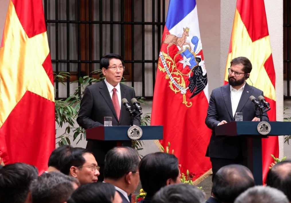 vietnamese, chilean leaders meet with press after talks picture 1