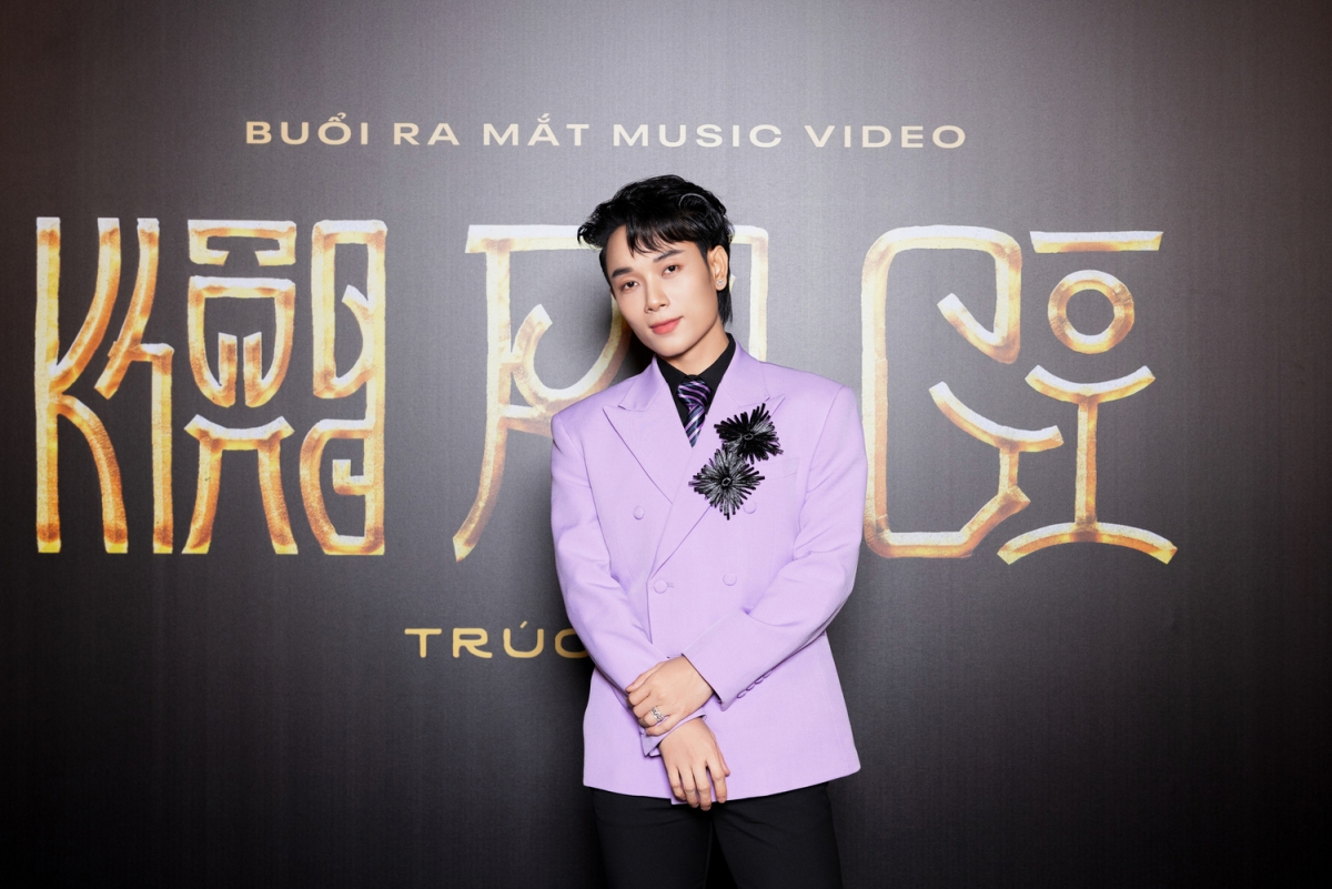 trúc nhân khoe thể hình 6 múi trong mv không ra gì hình ảnh 1 truc nhan khoe the hinh 6 mui trong mv khong ra gi hinh anh 1