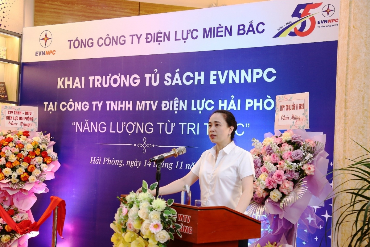 khai truong tu sach evnnpc nang luong tu tri thuc hinh anh 2