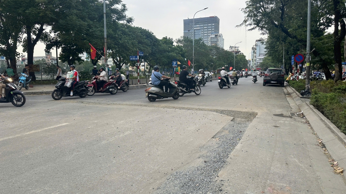 ha noi vao mua cai tao via he, long duong noi xay, noi dao gay lang phi, o nhiem hinh anh 12