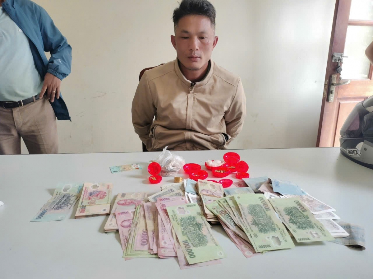 bat giu doi tuong gay ra hoang loat vu trom voi tong so tien gan 600 trieu dong hinh anh 1 bat giu doi tuong gay ra hoang loat vu trom voi tong so tien gan 600 trieu dong hinh anh 1