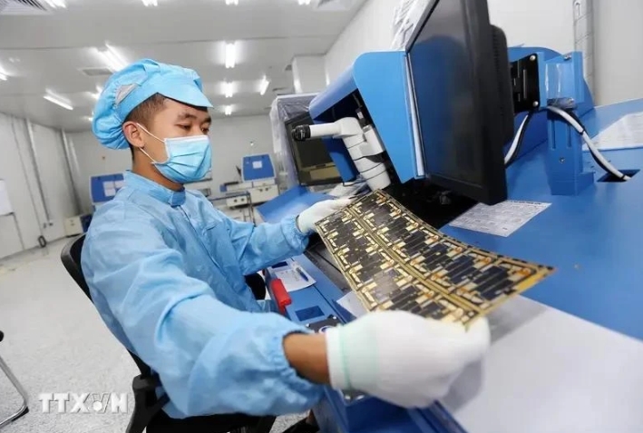 Vietnam sees opportunities to attract investments in electronics support industries