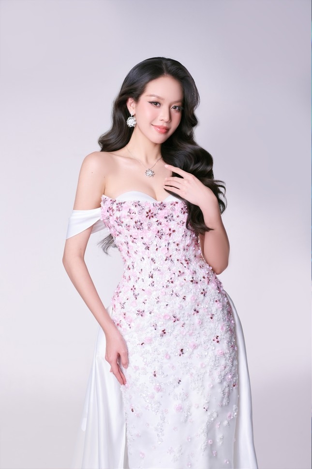 thanh thuy reveals evening gown for miss international finale picture 1