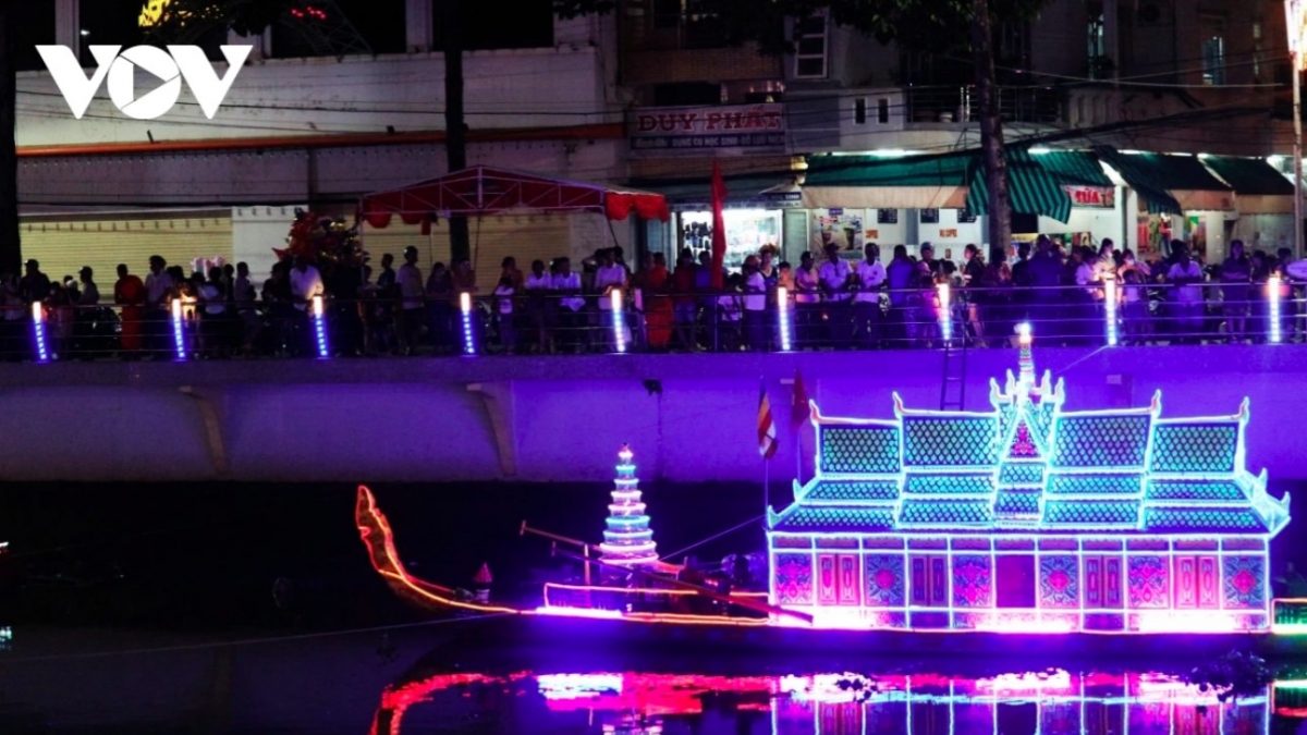 loi protip water lanterns and ca hau boat sparkle mekong delta river picture 11