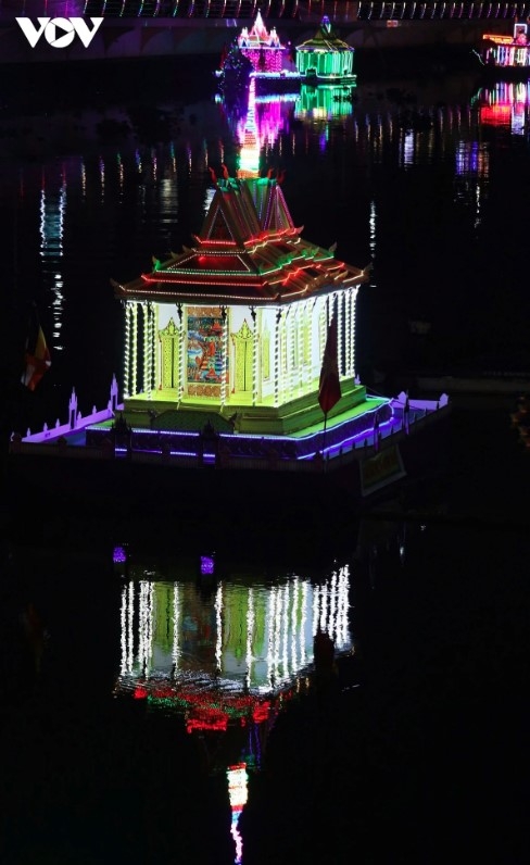 loi protip water lanterns and ca hau boat sparkle mekong delta river picture 4