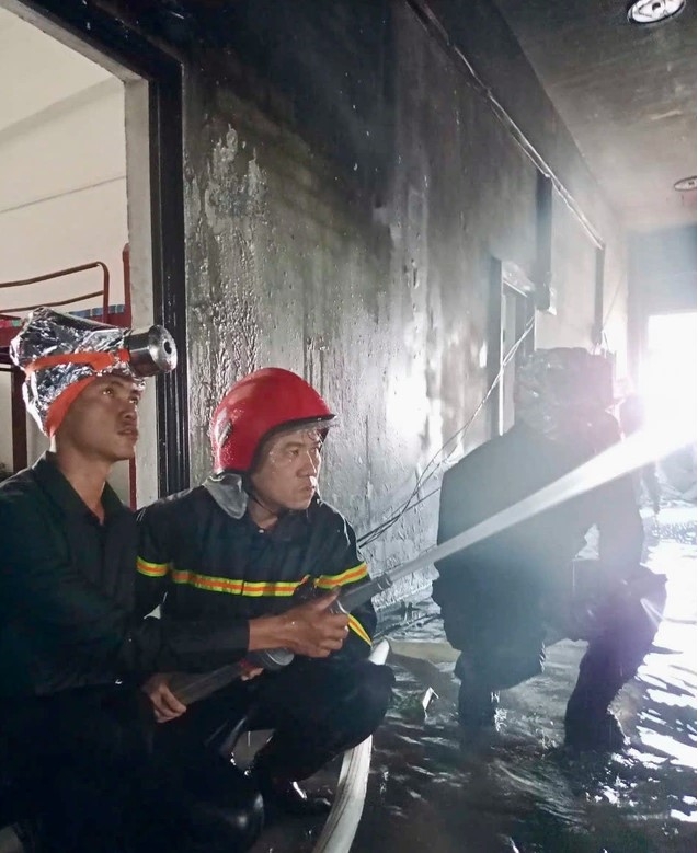 vietnamese firefighters assist cambodia in casino fire picture 1 vietnamese firefighters assist cambodia in casino fire picture 1