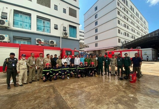 Vietnamese firefighters assist Cambodia in casino fire